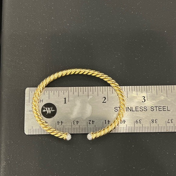 David Yurman Cable Flex Bracelet
18K Yellow Gold with Diamonds - Picture 8 of 10